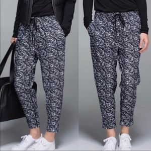 Lululemon On The Fly Pants -Shimmy Shimmer Black